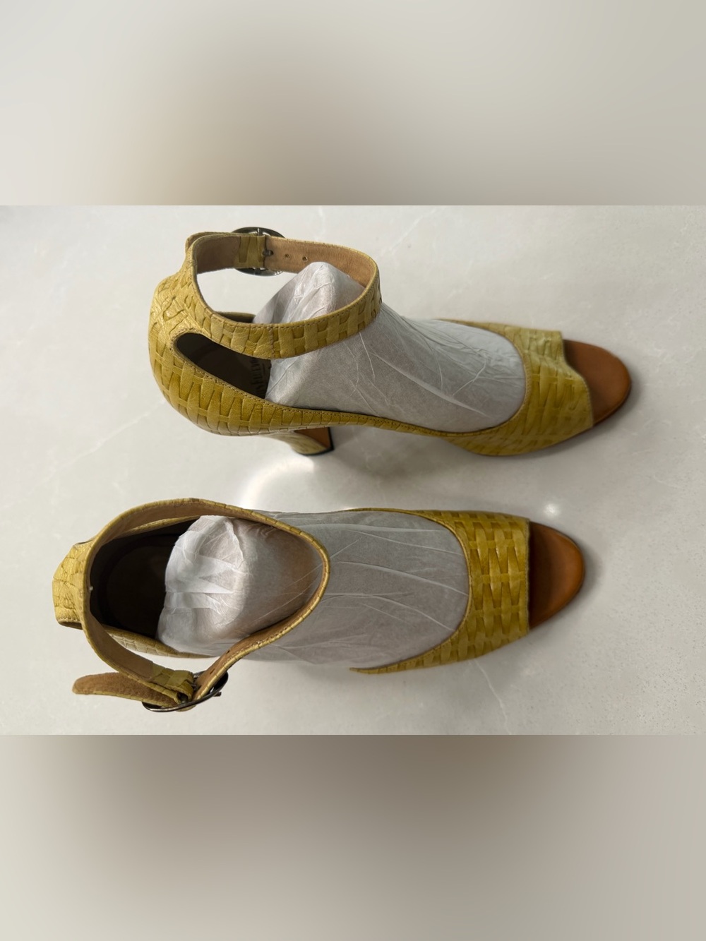 John Fluevog Miracles Marvel Yellow Woven Leather Peep Toe Heels Size 9 - Picture 3 of 15